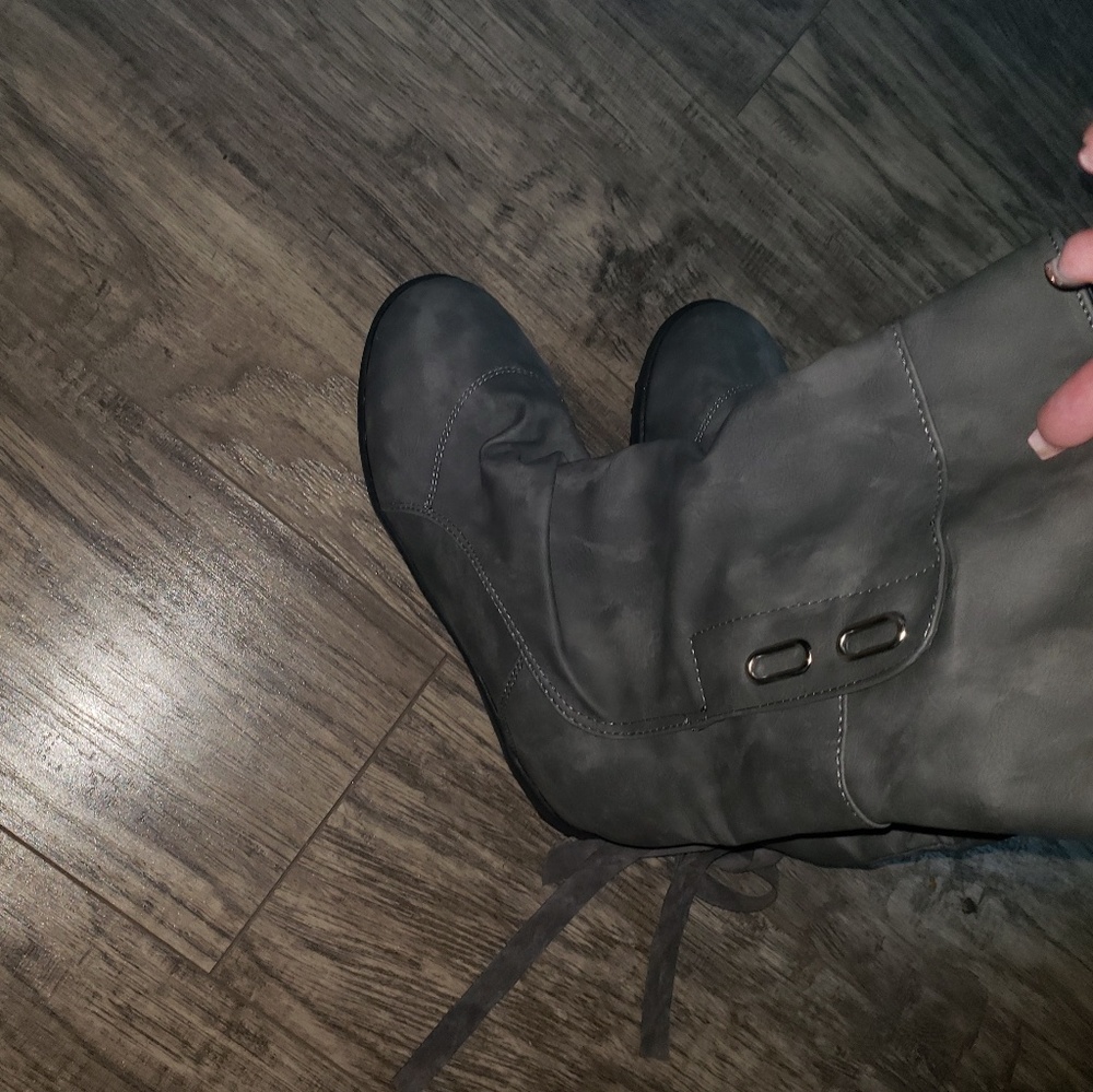 Boots - Picture 3 of 8